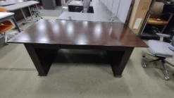 USED Desk